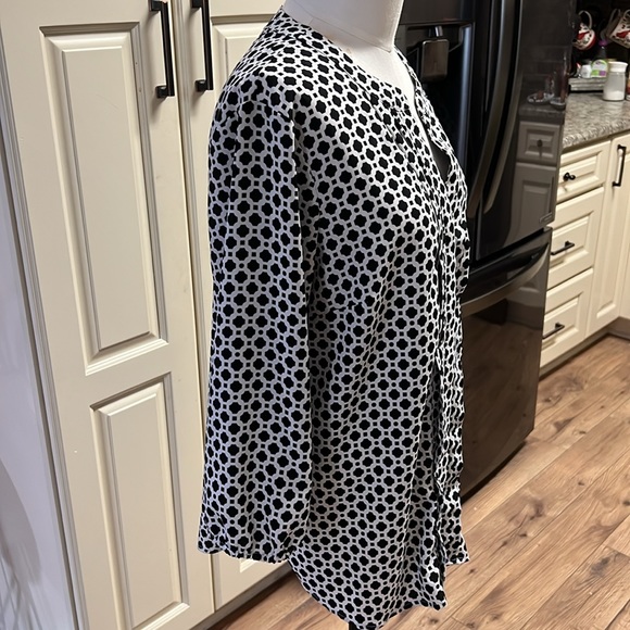 XL Black & White Blouse Box C - Picture 3 of 6